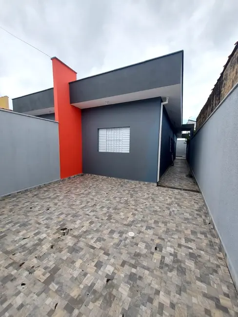 Foto 1 de Casa com 2 quartos à venda, 63m2 em Itanhaem - SP