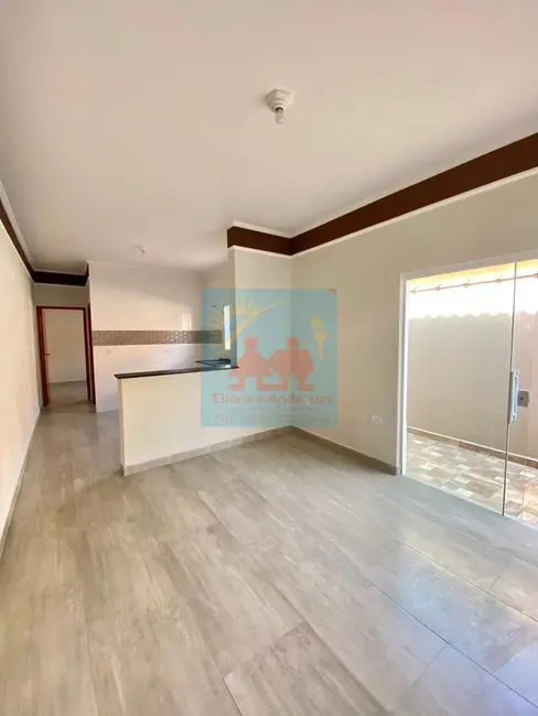 Foto 4 de Casa com 2 quartos à venda, 77m2 em Mongagua - SP