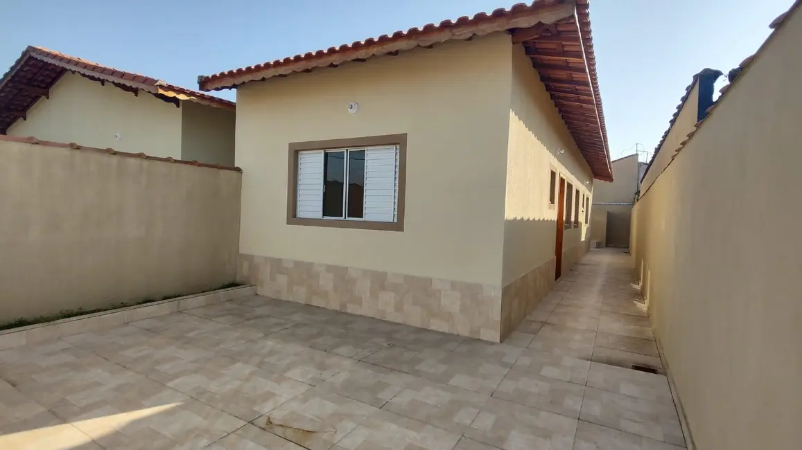 Foto 1 de Casa com 2 quartos à venda, 66m2 em Mongagua - SP