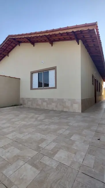 Foto 2 de Casa com 2 quartos à venda, 66m2 em Mongagua - SP