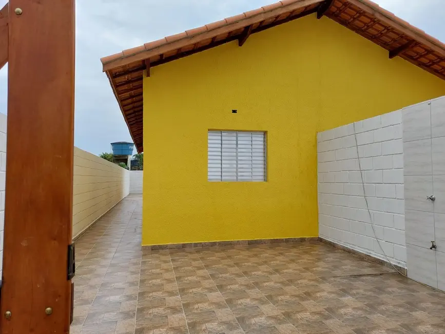 Foto 1 de Casa com 2 quartos à venda, 50m2 em Itanhaem - SP