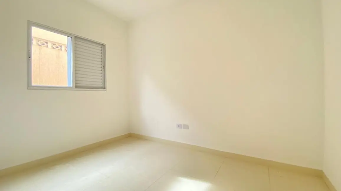Casa com 2 quartos à venda, 40m2 em Maracanã, Praia Grande - SP - imagem 2 Foto 2 de Casa com 2 quartos à venda, 40m2 em Maracanã, Praia Grande - SP