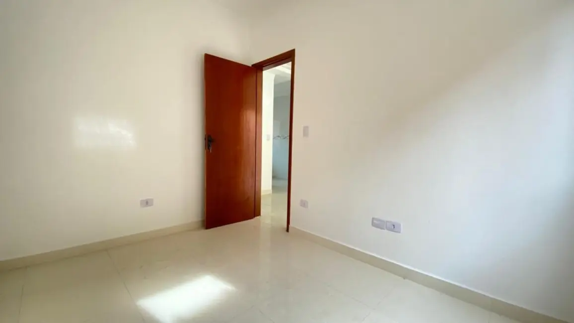 Casa com 2 quartos à venda, 40m2 em Maracanã, Praia Grande - SP - imagem 5 Foto 5 de Casa com 2 quartos à venda, 40m2 em Maracanã, Praia Grande - SP