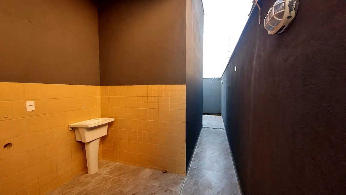 Casa com 2 quartos à venda, 74m2 em Peruibe - SP - imagem 4 Foto 4 de Casa com 2 quartos à venda, 74m2 em Peruibe - SP