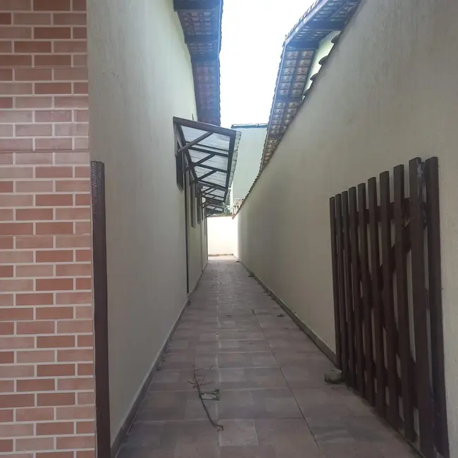 Foto 8 de Casa com 2 quartos à venda, 79m2 em Mongagua - SP