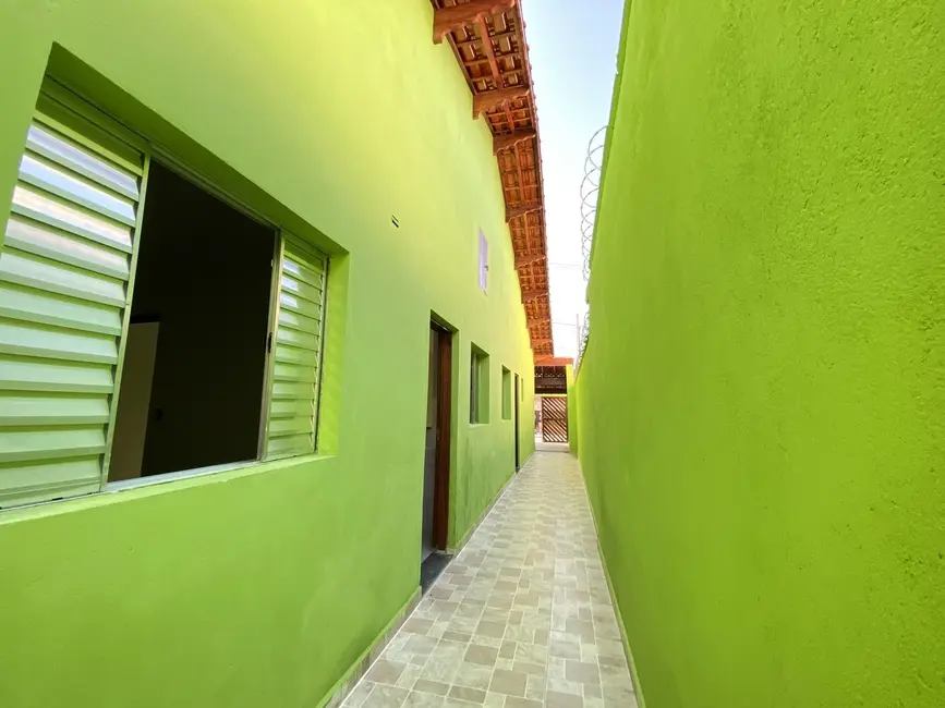 Foto 2 de Casa com 2 quartos à venda, 70m2 em Mongagua - SP