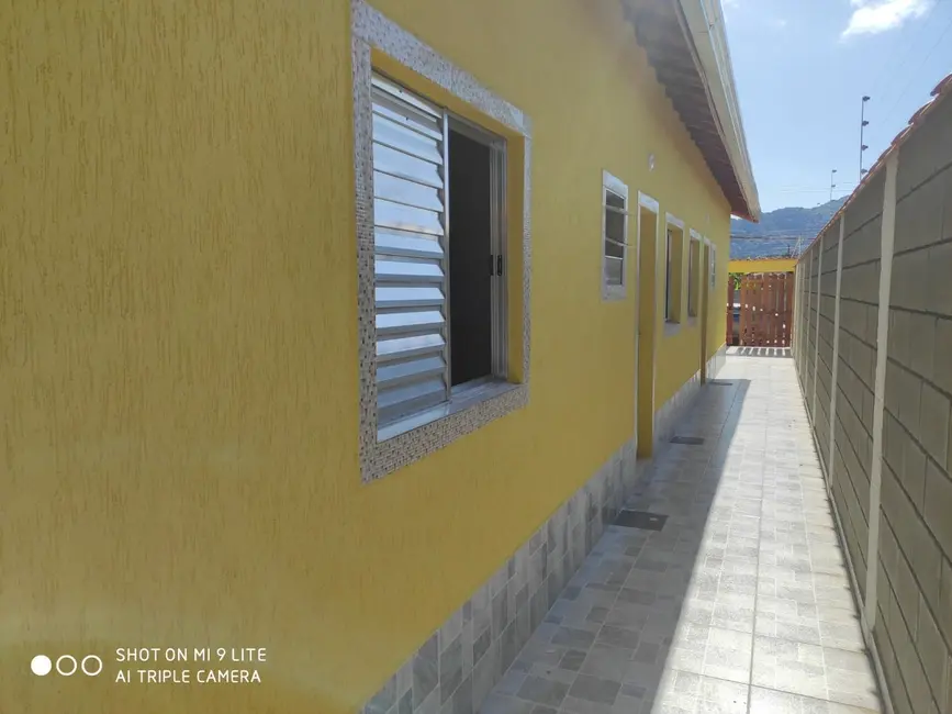Foto 2 de Casa com 2 quartos à venda, 60m2 em Itanhaem - SP