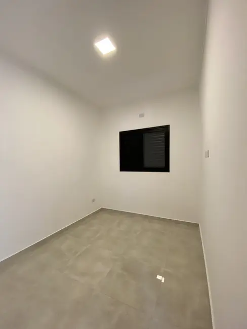 Casa com 2 quartos à venda, 52m2 em Guilhermina, Praia Grande - SP - imagem 3 Foto 3 de Casa com 2 quartos à venda, 52m2 em Guilhermina, Praia Grande - SP
