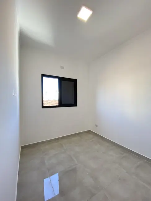 Casa com 2 quartos à venda, 52m2 em Guilhermina, Praia Grande - SP - imagem 4 Foto 4 de Casa com 2 quartos à venda, 52m2 em Guilhermina, Praia Grande - SP