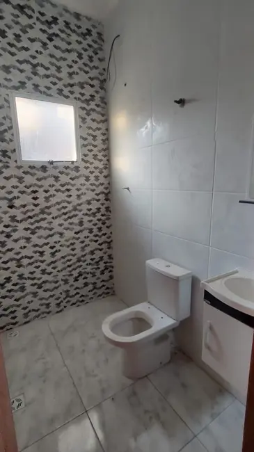 Foto 3 de Casa com 2 quartos à venda, 70m2 em Mongagua - SP