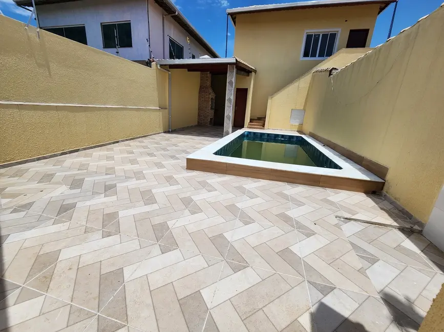Foto 1 de Casa com 2 quartos à venda, 66m2 em Itanhaem - SP