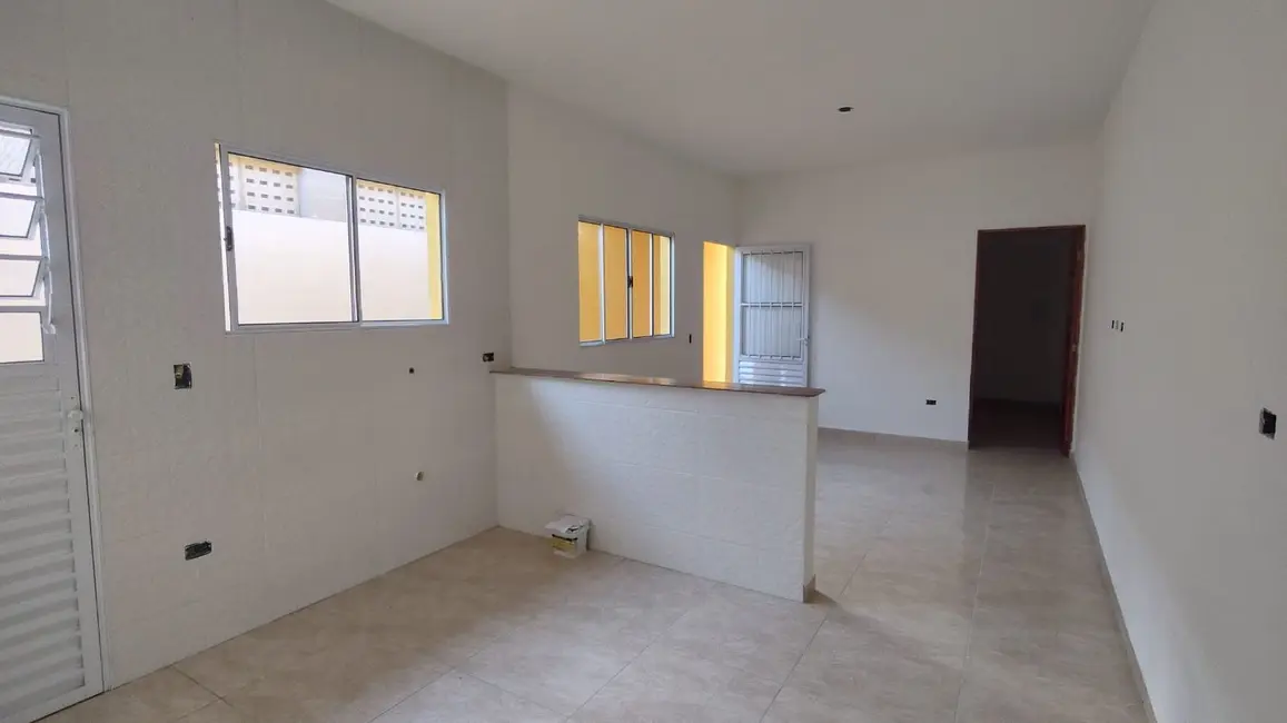 Casa com 2 quartos à venda, 60m2 em Itanhaem - SP - imagem 3 Foto 3 de Casa com 2 quartos à venda, 60m2 em Itanhaem - SP