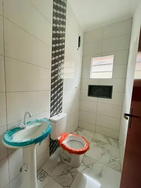 Foto 3 de Casa com 2 quartos à venda, 77m2 em Mongagua - SP