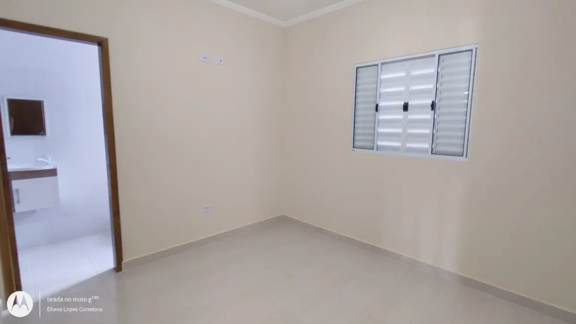 Foto 6 de Casa com 2 quartos à venda, 68m2 em Mongagua - SP