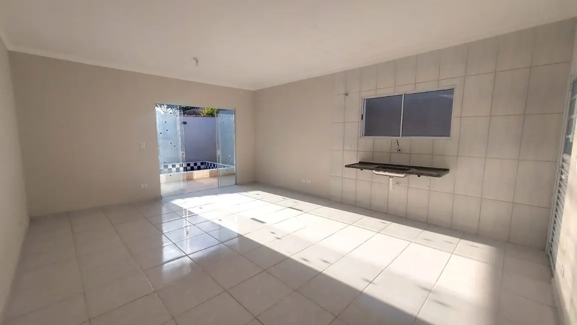 Foto 9 de Casa com 2 quartos à venda, 80m2 em Itanhaem - SP