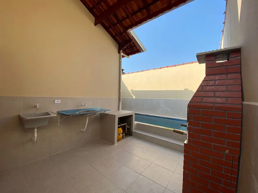 Foto 8 de Casa com 2 quartos à venda, 70m2 em Mongagua - SP