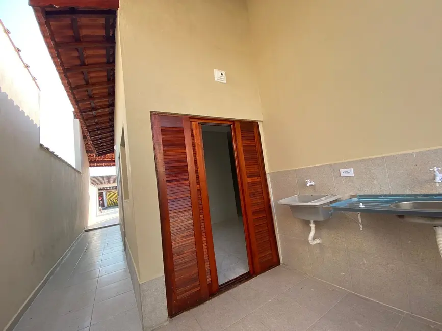 Foto 2 de Casa com 2 quartos à venda, 70m2 em Mongagua - SP