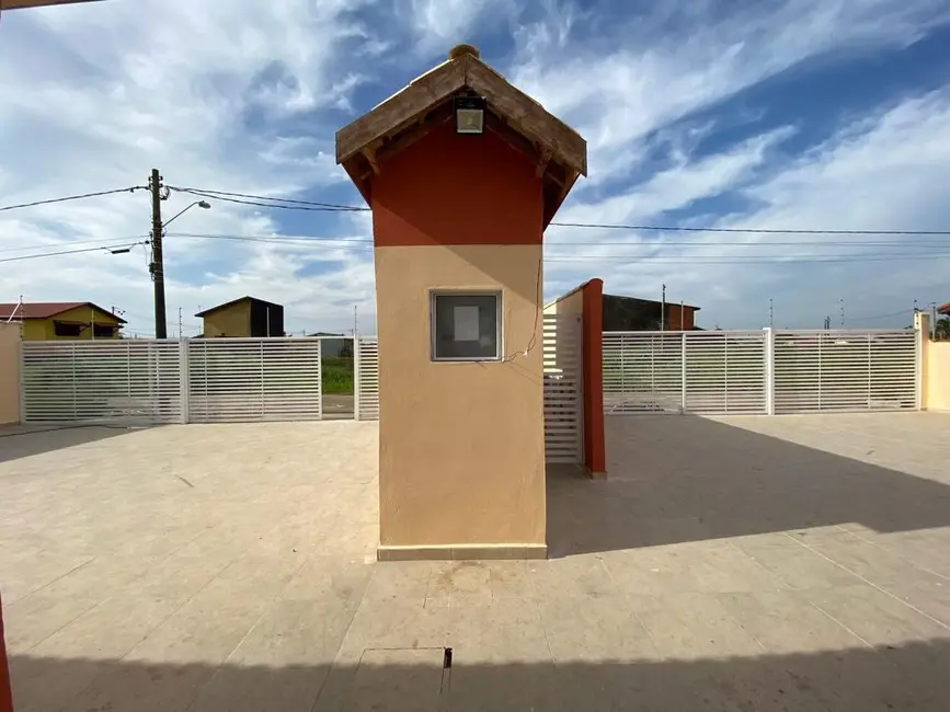 Foto 2 de Casa com 2 quartos à venda, 80m2 em Itanhaem - SP