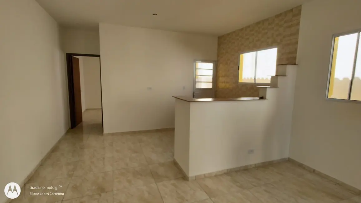 Foto 2 de Casa com 2 quartos à venda, 55m2 em Itanhaem - SP