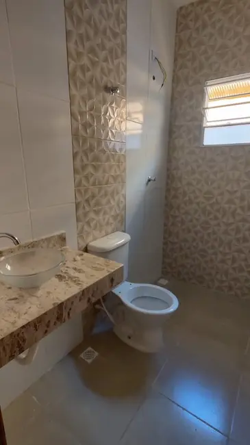 Foto 1 de Casa com 2 quartos à venda, 65m2 em Itanhaem - SP