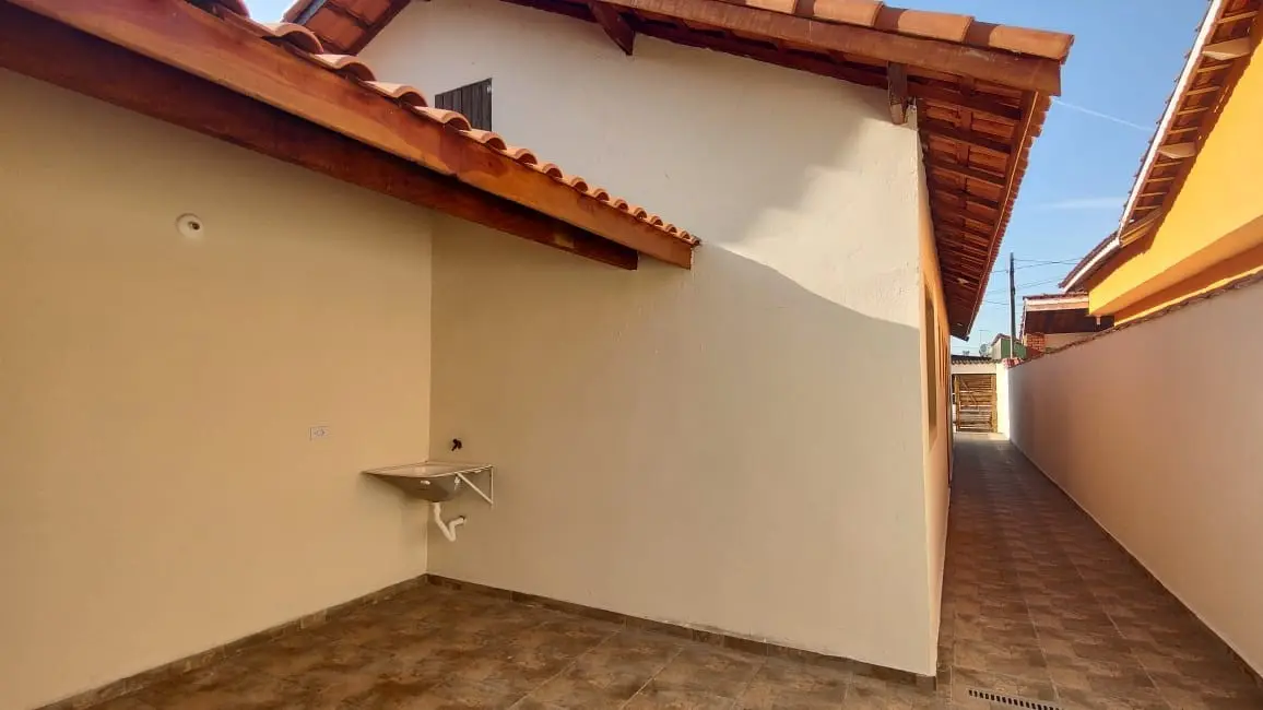 Foto 2 de Casa com 2 quartos à venda, 65m2 em Itanhaem - SP
