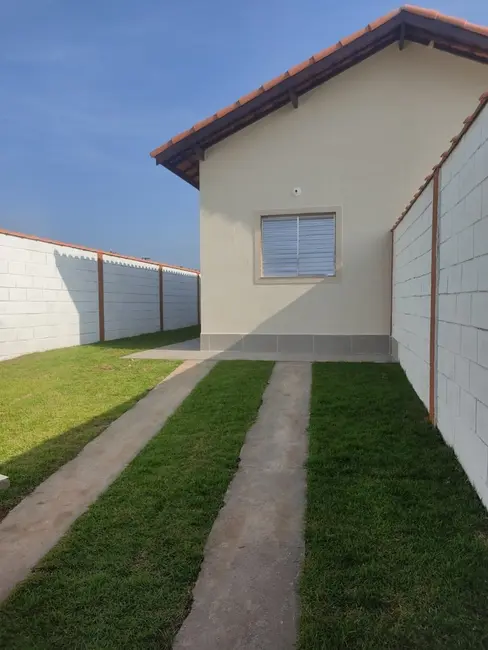 Foto 1 de Casa com 2 quartos à venda, 54m2 em Itanhaem - SP