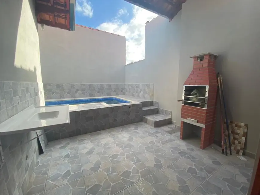 Foto 4 de Casa com 2 quartos à venda, 68m2 em Mongagua - SP