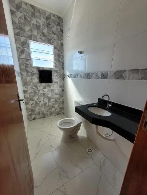 Foto 9 de Casa com 2 quartos à venda, 78m2 em Itanhaem - SP