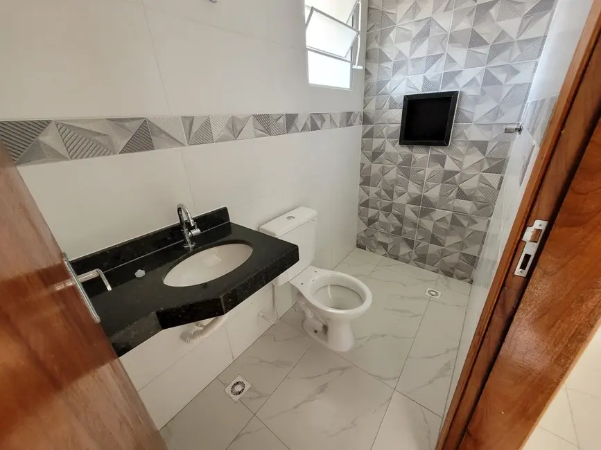 Foto 2 de Casa com 2 quartos à venda, 78m2 em Itanhaem - SP