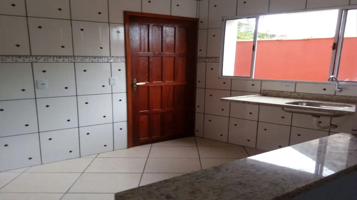 Foto 5 de Casa com 2 quartos à venda, 65m2 em Itanhaem - SP