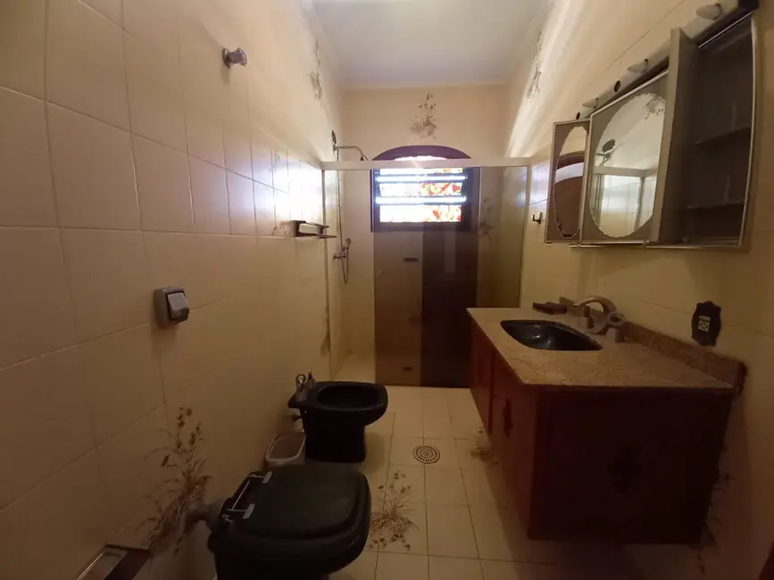 Sobrado com 10 quartos à venda, 3400m2 em Canto do Forte, Praia Grande - SP - imagem 9 Foto 9 de Sobrado com 10 quartos à venda, 3400m2 em Canto do Forte, Praia Grande - SP