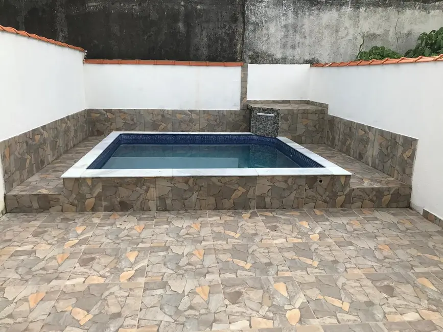 Foto 8 de Casa com 2 quartos à venda, 66m2 em Itanhaem - SP