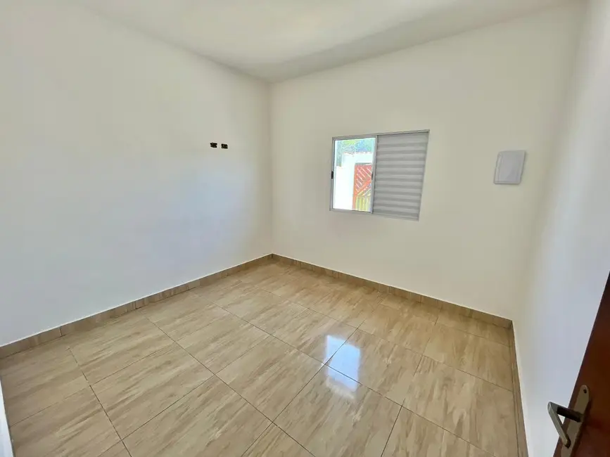 Foto 5 de Casa com 2 quartos à venda, 66m2 em Itanhaem - SP