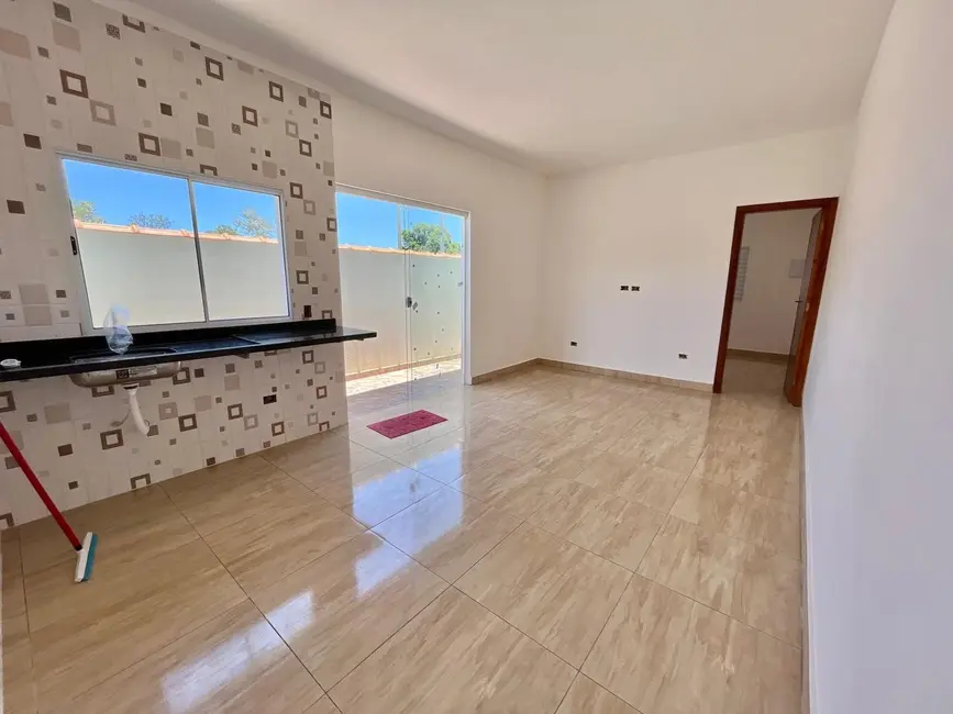 Foto 3 de Casa com 2 quartos à venda, 66m2 em Itanhaem - SP