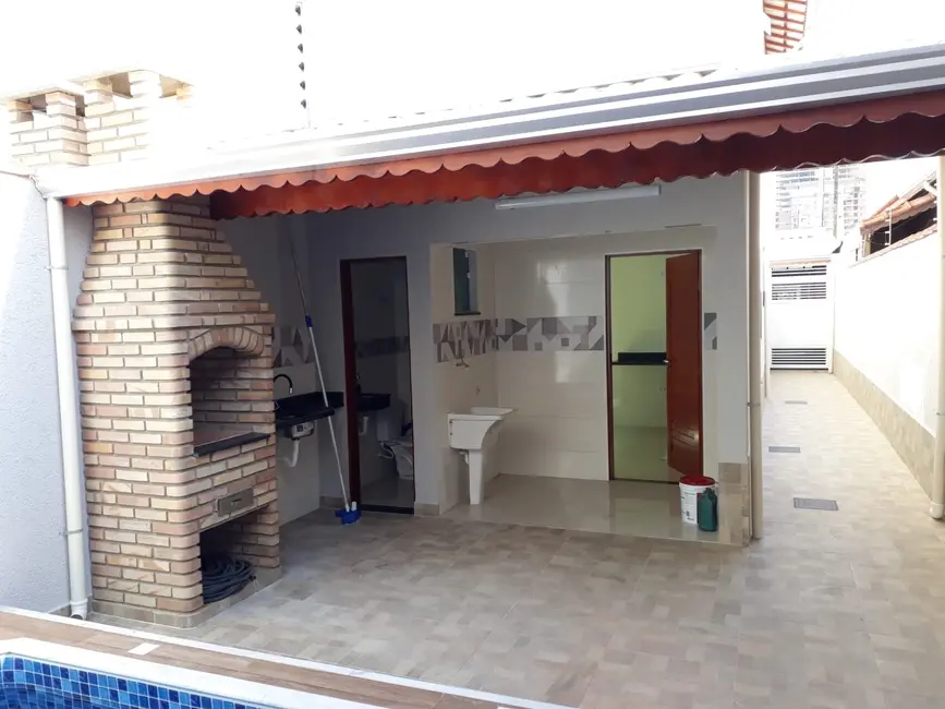 Foto 2 de Sobrado com 3 quartos à venda, 148m2 em Maracanã, Praia Grande - SP