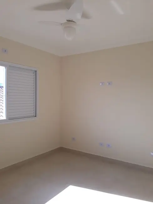 Foto 4 de Sobrado com 3 quartos à venda, 148m2 em Maracanã, Praia Grande - SP