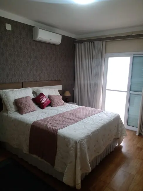 Sobrado com 4 quartos à venda, 150m2 em Canto do Forte, Praia Grande - SP - imagem 7 Foto 7 de Sobrado com 4 quartos à venda, 150m2 em Canto do Forte, Praia Grande - SP