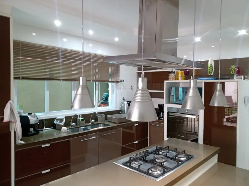 Sobrado com 4 quartos à venda, 150m2 em Canto do Forte, Praia Grande - SP - imagem 5 Foto 5 de Sobrado com 4 quartos à venda, 150m2 em Canto do Forte, Praia Grande - SP