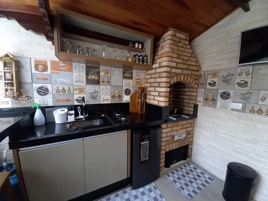 Sobrado com 3 quartos à venda, 175m2 em Canto do Forte, Praia Grande - SP - imagem 5 Foto 5 de Sobrado com 3 quartos à venda, 175m2 em Canto do Forte, Praia Grande - SP