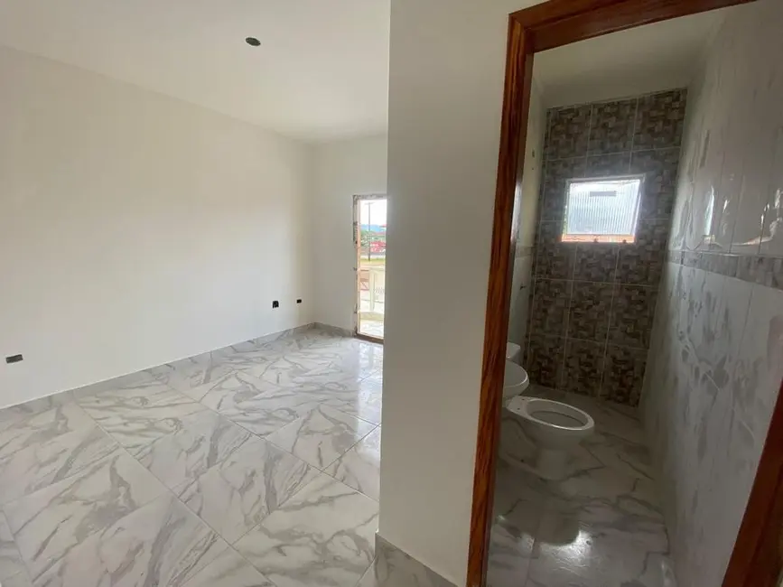 Sobrado com 2 quartos à venda, 70m2 em Itanhaem - SP - imagem 4 Foto 4 de Sobrado com 2 quartos à venda, 70m2 em Itanhaem - SP