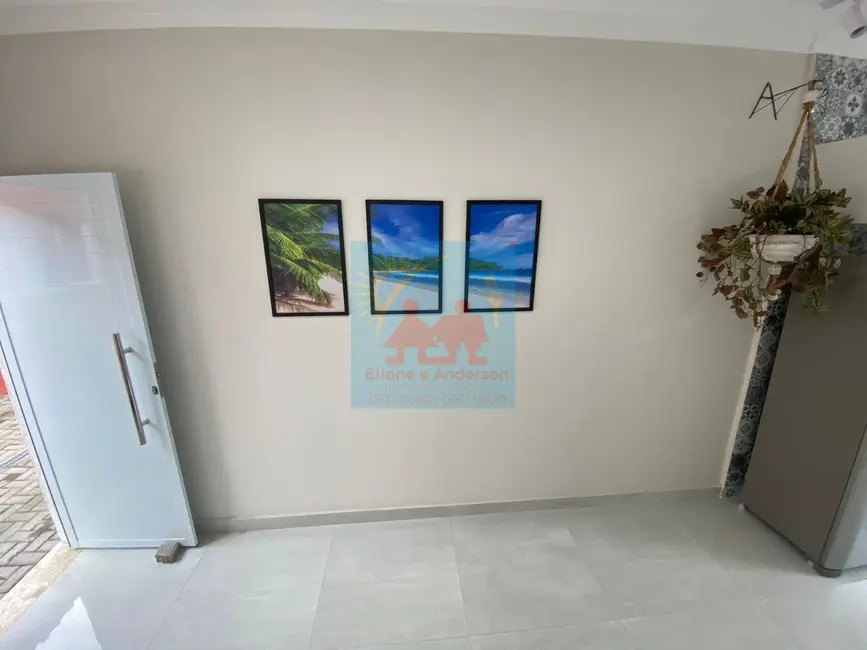 Foto 2 de Casa de Condomínio com 2 quartos à venda, 45m2 em Itanhaem - SP
