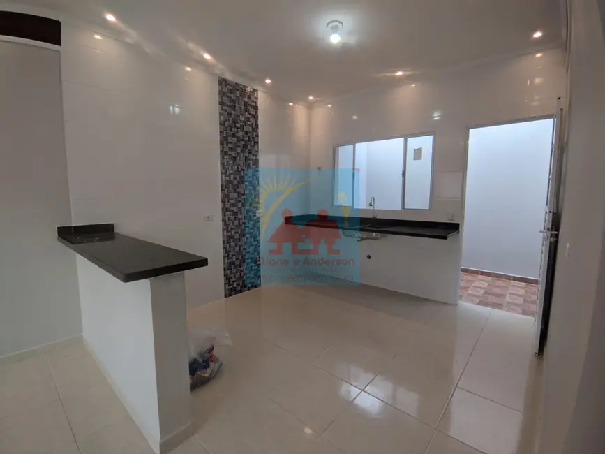 Foto 8 de Casa com 2 quartos à venda, 68m2 em Itanhaem - SP