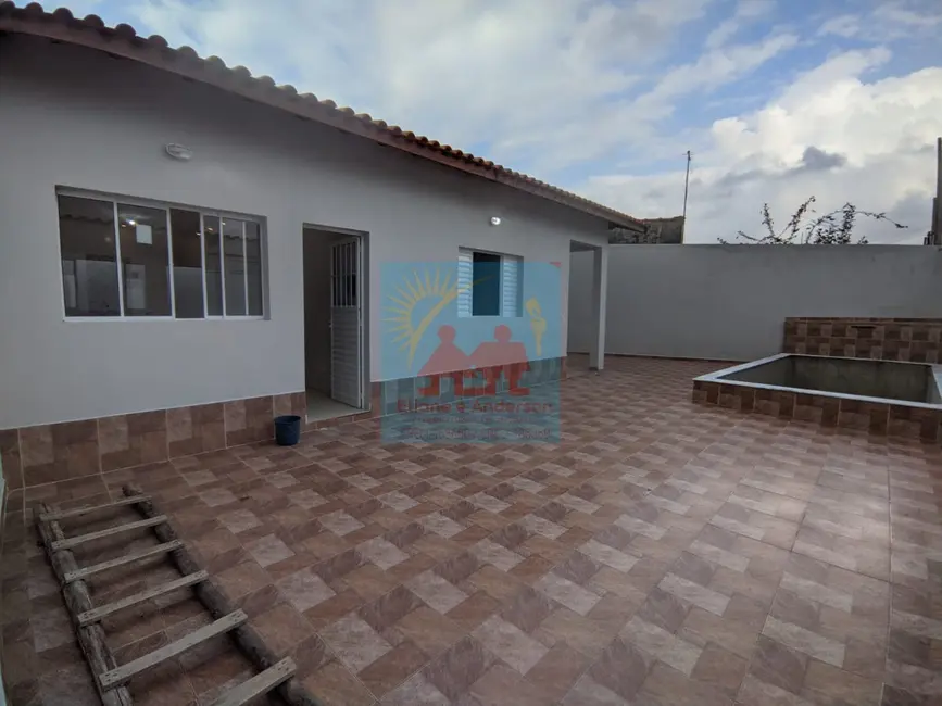 Foto 2 de Casa com 2 quartos à venda, 68m2 em Itanhaem - SP