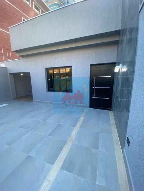 Foto 2 de Casa com 2 quartos à venda, 104m2 em Tupi, Praia Grande - SP