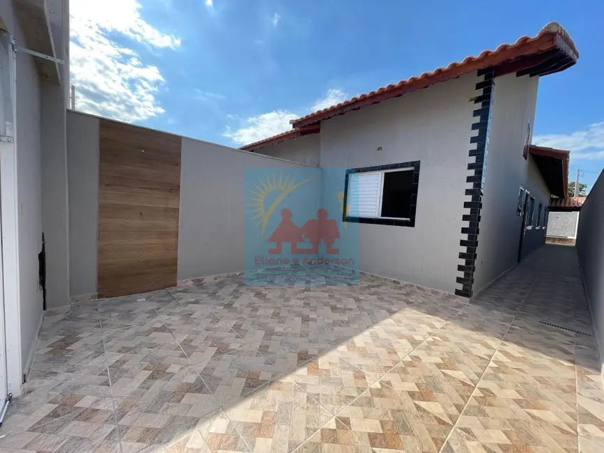 Foto 1 de Casa com 2 quartos à venda, 71m2 em Itanhaem - SP