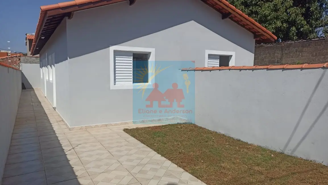 Foto 2 de Casa com 2 quartos à venda, 55m2 em Itanhaem - SP