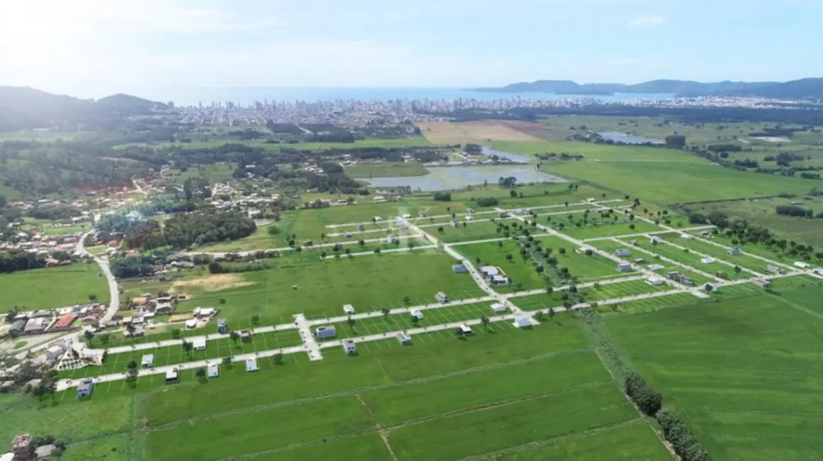 Foto 1 de Terreno / Lote à venda, 200m2 em Meia Praia, Itapema - SC