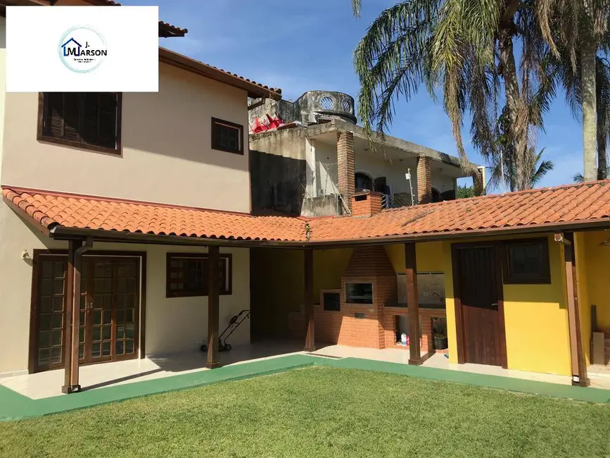 Foto 6 de Sobrado com 3 quartos à venda, 249m2 em Jardim Britânia, Caraguatatuba - SP