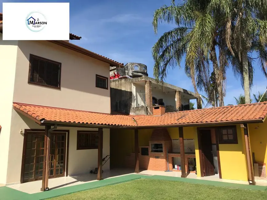 Foto 3 de Sobrado com 3 quartos à venda, 249m2 em Jardim Britânia, Caraguatatuba - SP