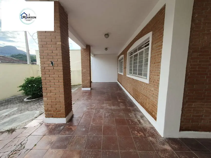 Sobrado com 5 quartos à venda, 232m2 em Centro, Caraguatatuba - SP - imagem 3 Foto 3 de Sobrado com 5 quartos à venda, 232m2 em Centro, Caraguatatuba - SP